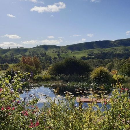 Strawbale Cottage - Wingspread Garden Strath Creek Luaran gambar