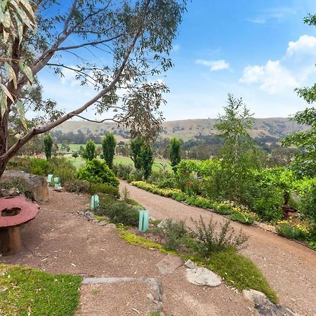 Strawbale Cottage - Wingspread Garden Strath Creek Luaran gambar